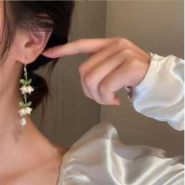 New Design Lily of The Valley Pearl Green Ear Hook for Women Fashion Elegant White Flowers Drop Earrings Wedding Party Jewelry